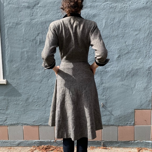 1950’s Vintage Wool Coat, Velvet Details - Picture 3 of 10